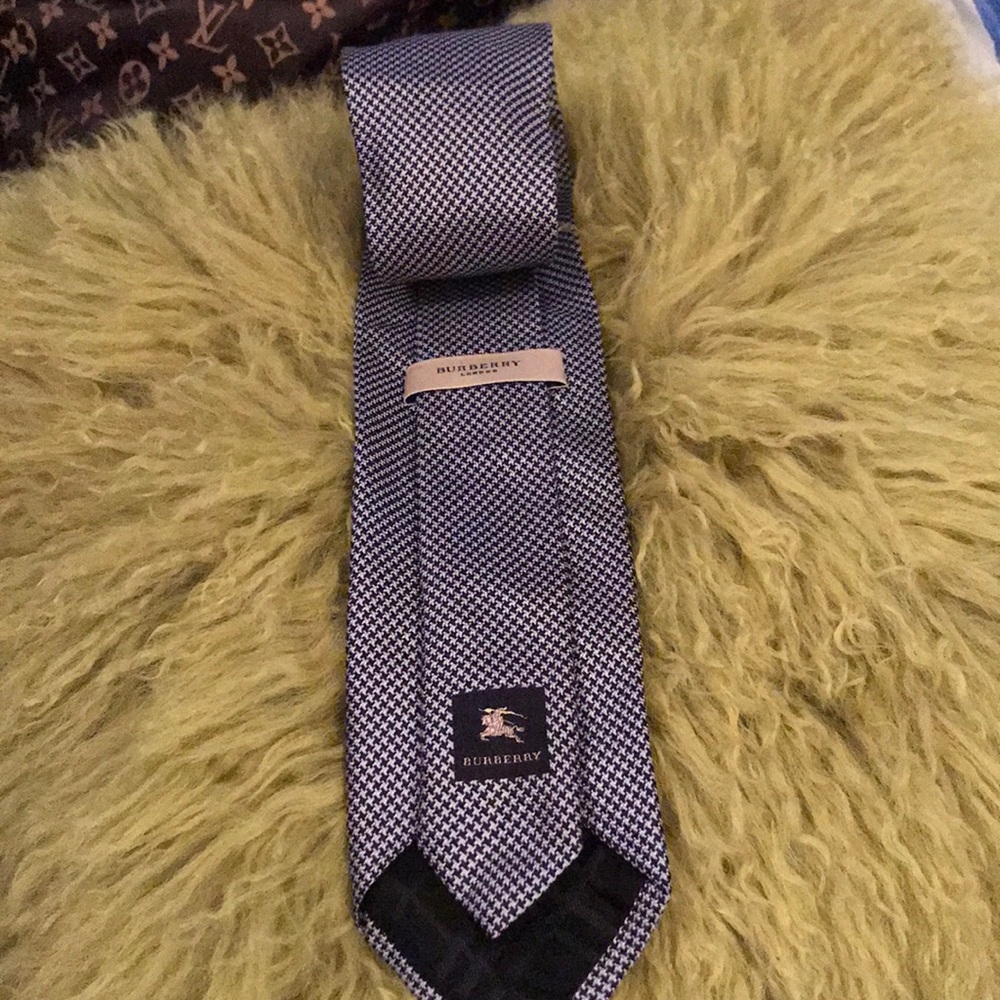 BURBERRY NECKTIE 👔 - Picture 2 of 7